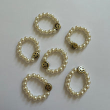 Load image into Gallery viewer, Gold Smiley Face Pearl Ring
